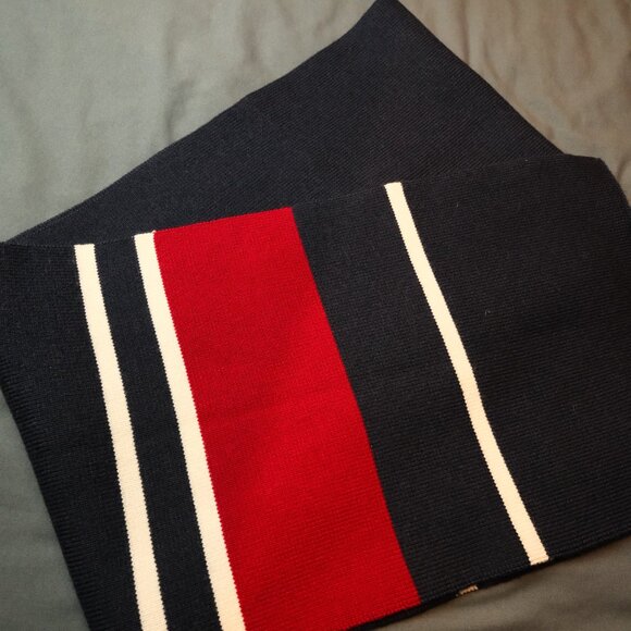 Banana Republic Extra Fine Merino Wool Scarf - Picture 4 of 5